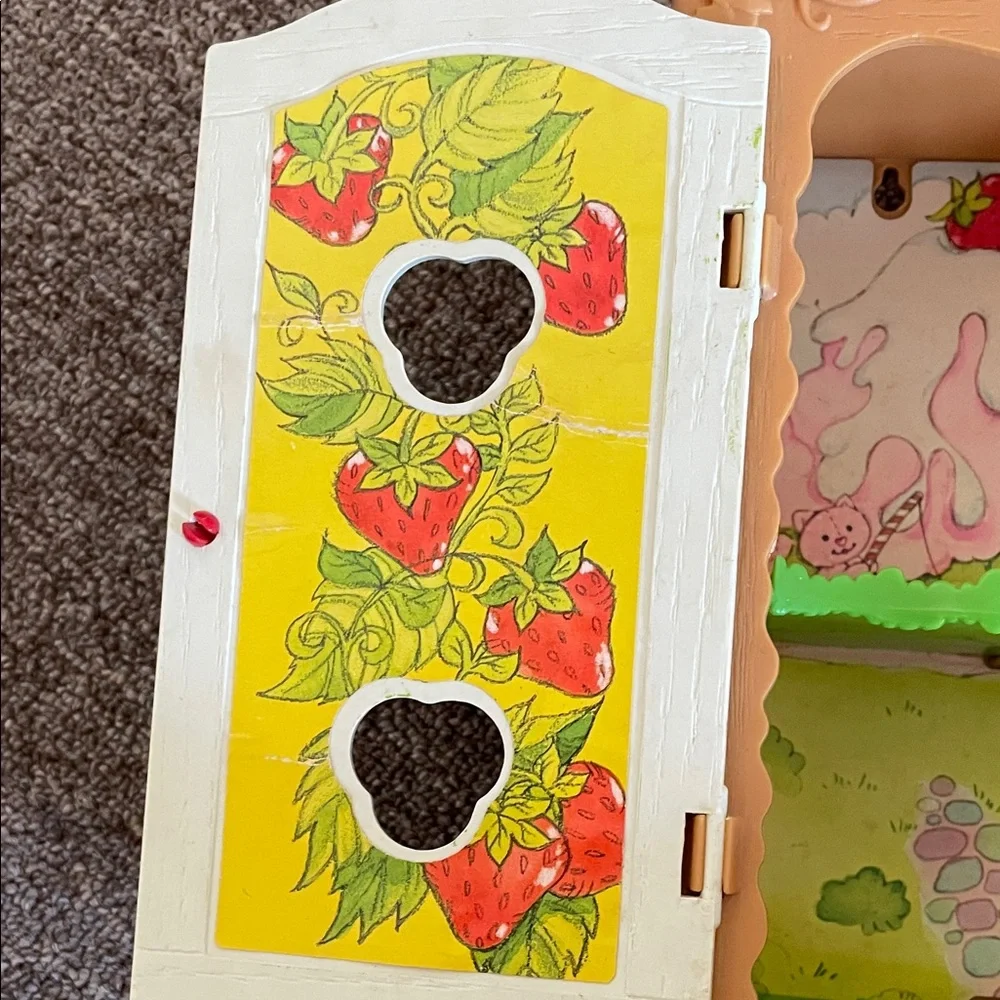 Strawberry Shortcake Cabinet & figures - Picture 9 of 14